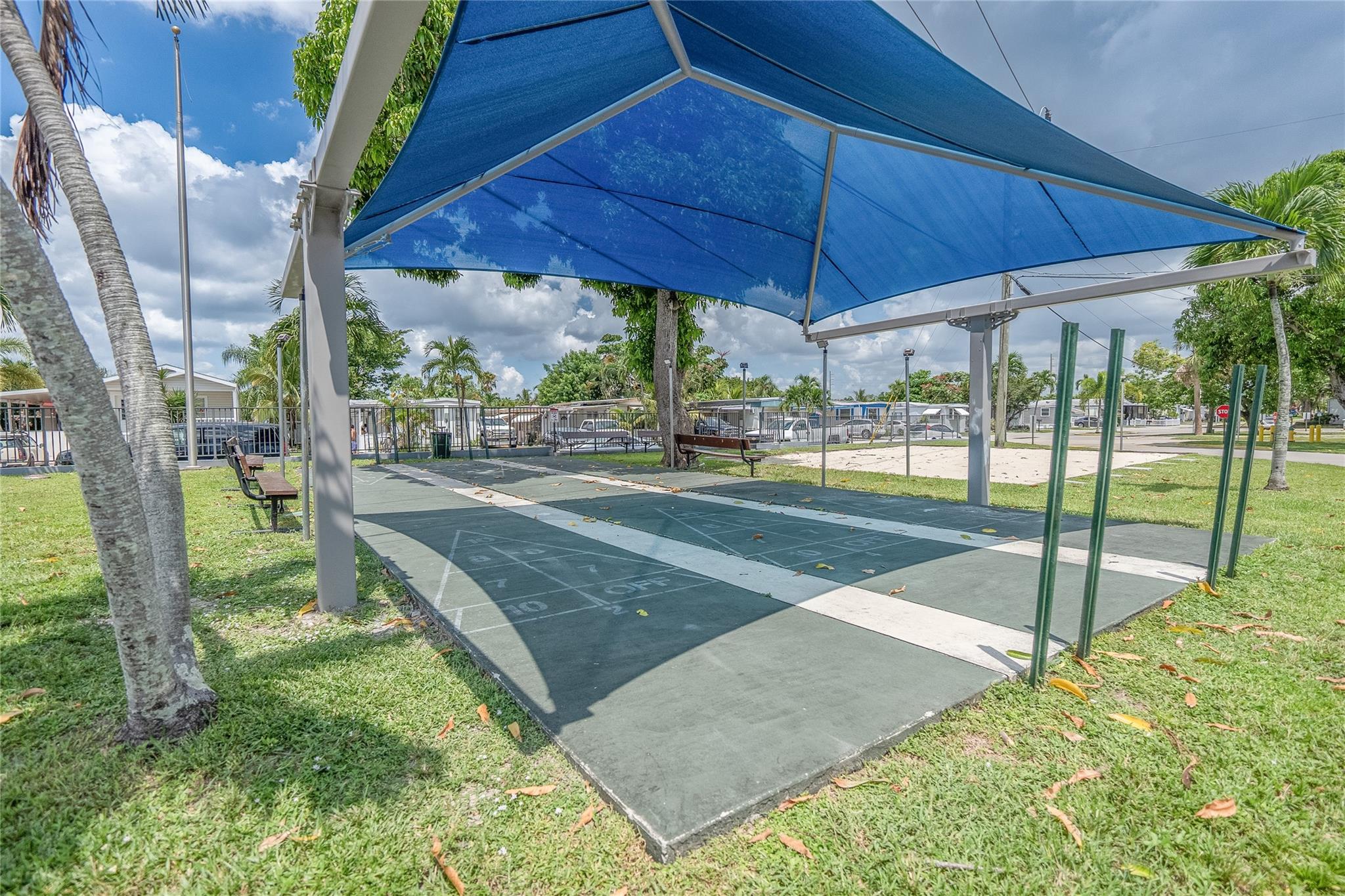 Sunshine Holiday - Residential