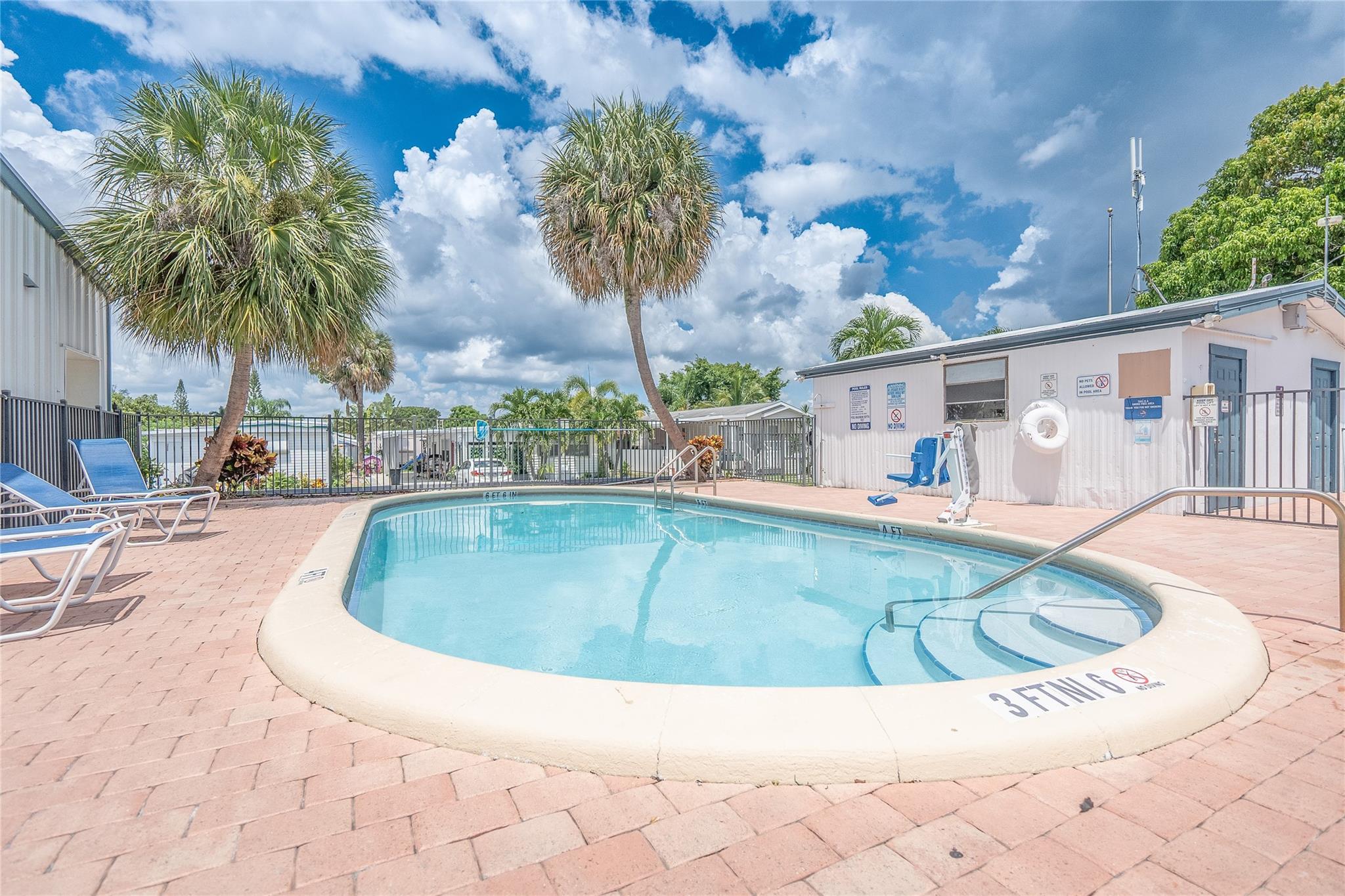 Sunshine Holiday - Residential