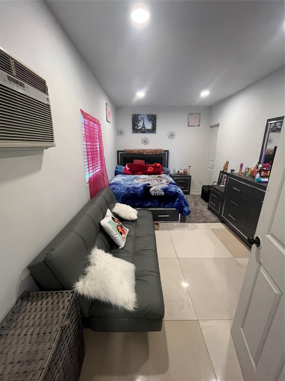 Sunshine Holiday - Residential