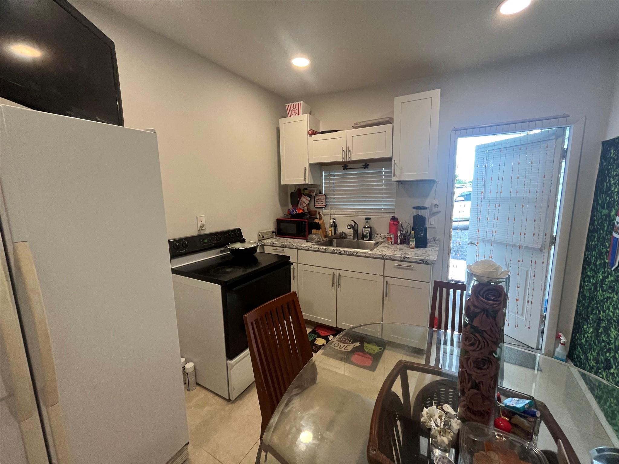 Sunshine Holiday - Residential