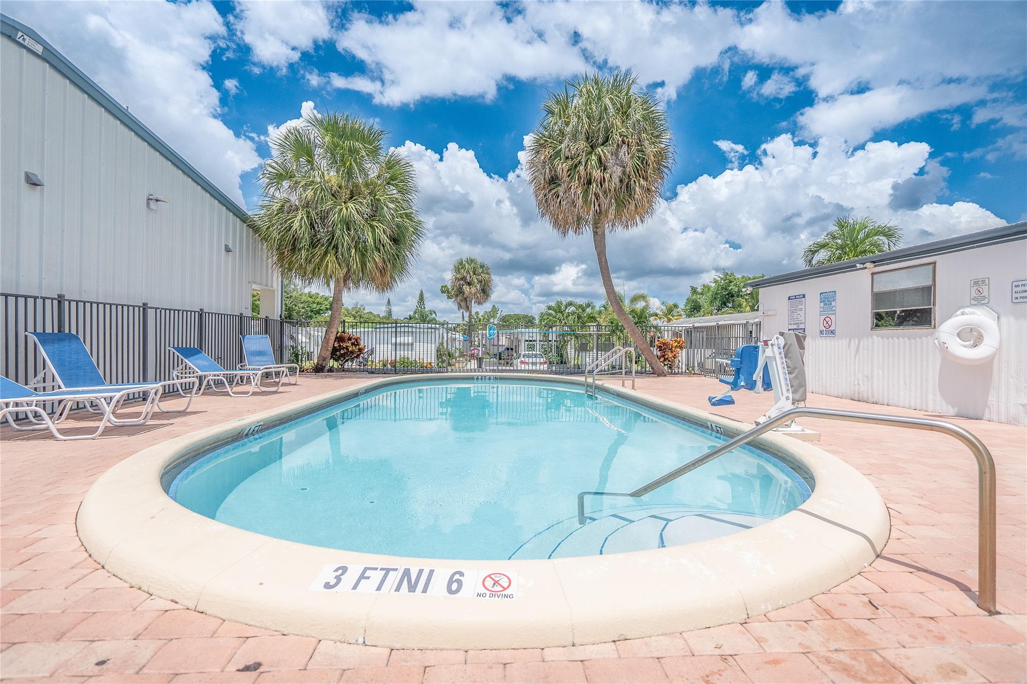 Sunshine Holiday - Residential