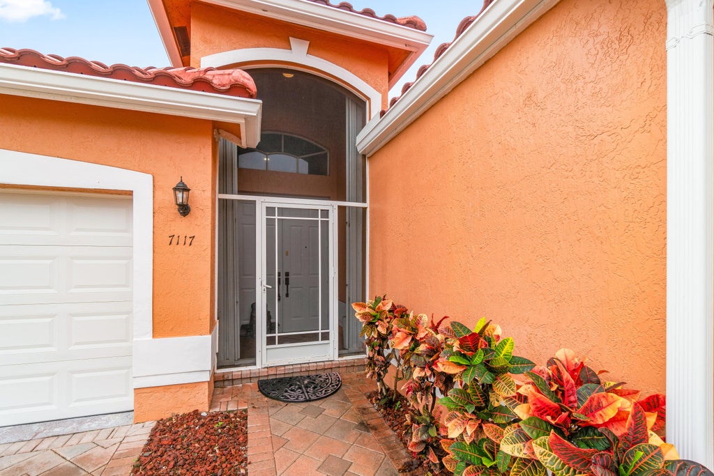 Photo of 7117 Modena Drive, Boynton Beach, FL 33437 (MLS # R11054892)