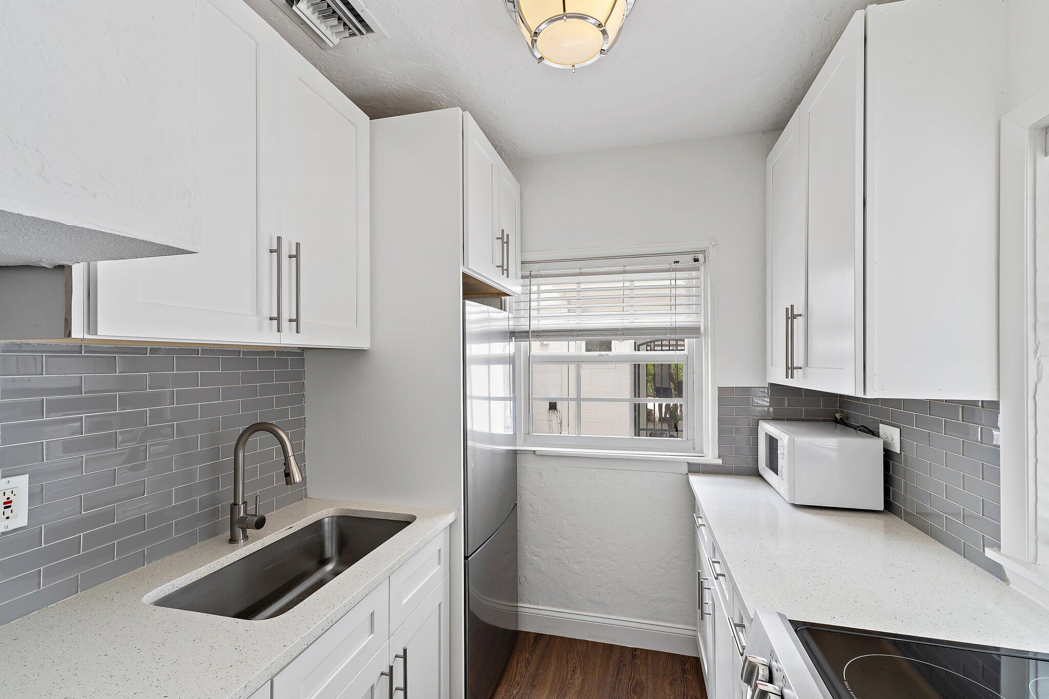 EL CID COURT - Residential