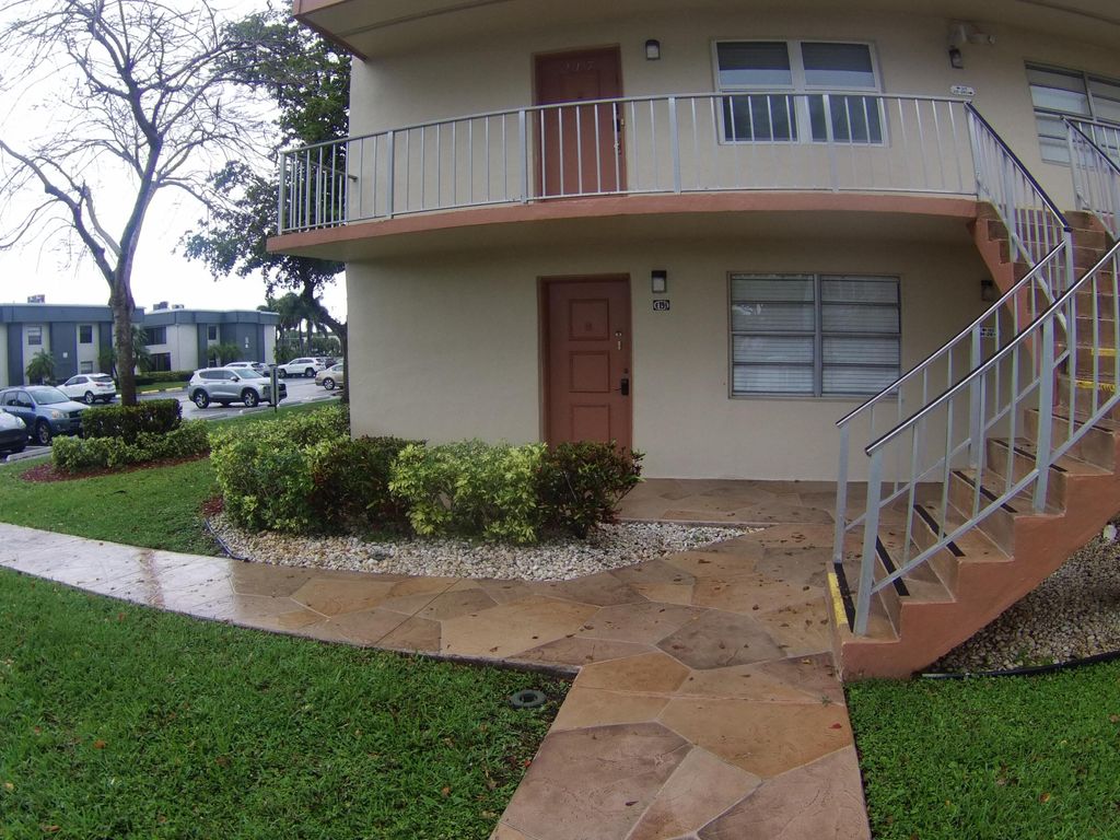 Photo of 193 Piedmont E, Delray Beach, FL 33484 (MLS # B26012403)
