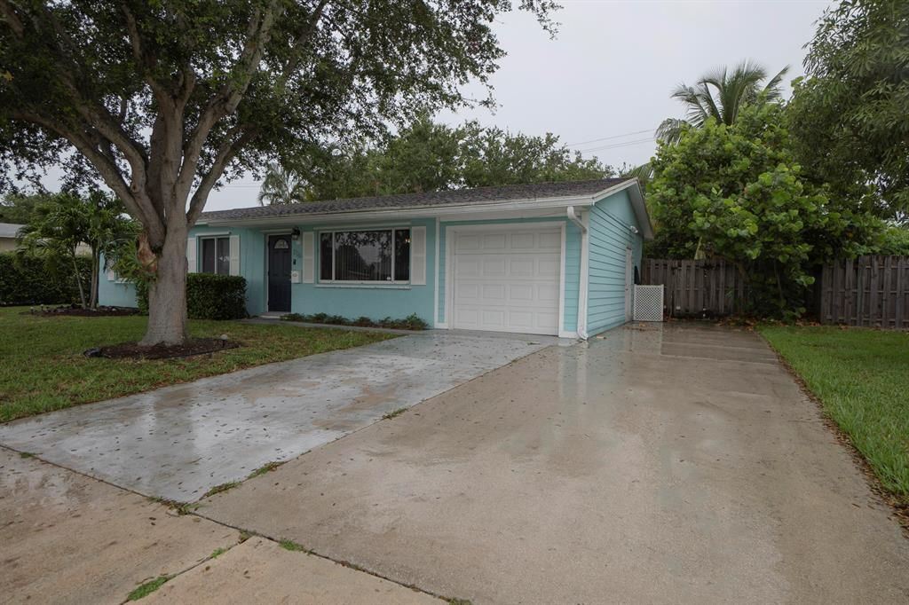 Photo of 716 Juniper Drive, North Palm Beach, FL 33408 (MLS # R10741259)