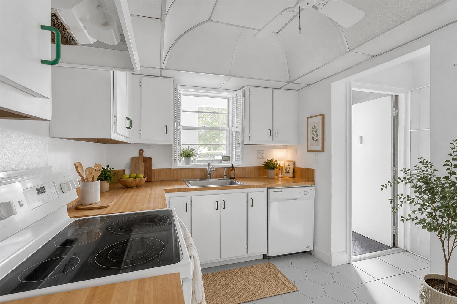View photos, virtual tours, details... 5860 NW 44th Street 111