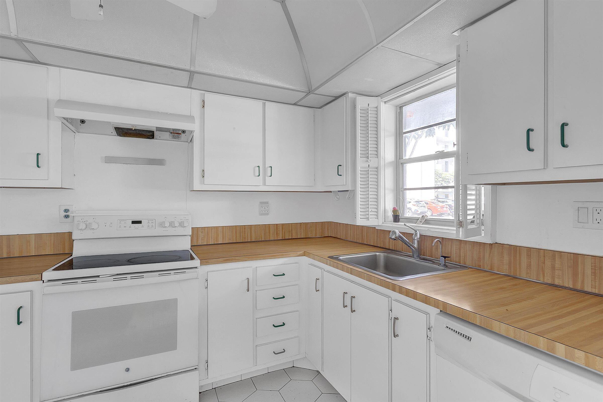 5860 NW 44th Street 111