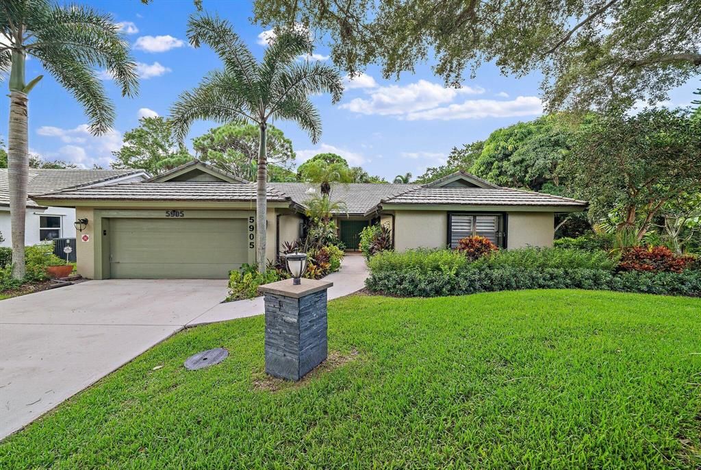 Photo of 5905 Stonewood Court Ct, Jupiter, FL 33458 (MLS # R10834039)