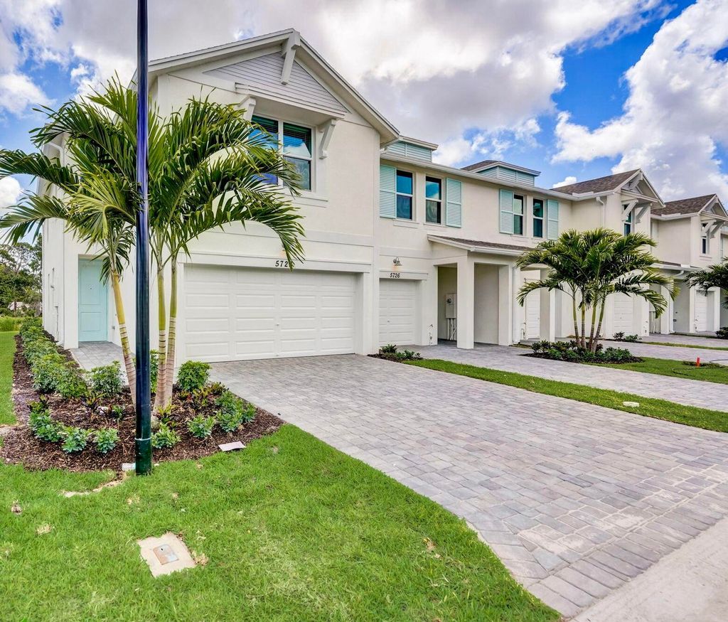 Photo of 5728 SE Edgewater Circle, Stuart, FL 34997 (MLS # B26024098)