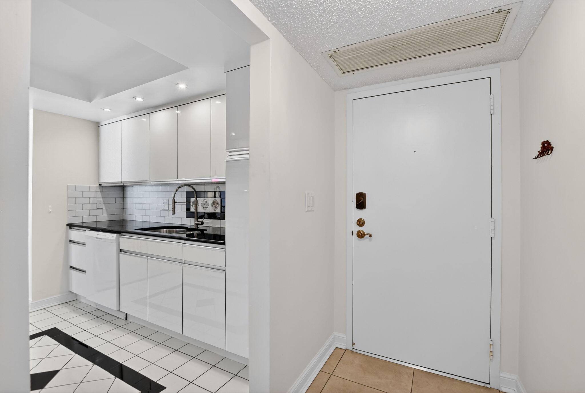 TIERRA DEL MAR CONDO SOUTH - Residential Lease