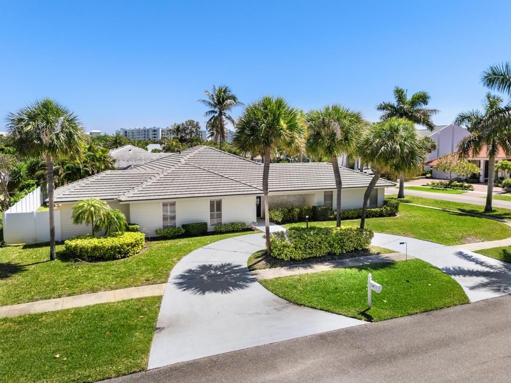 Photo of 108 Pegasus Drive, Jupiter, FL 33477 (MLS # B26008017)