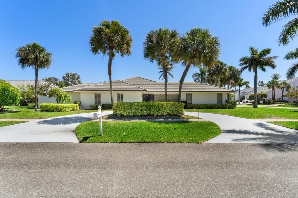 Photo of 108 Pegasus Drive, Jupiter, FL 33477 (MLS # B26008017)