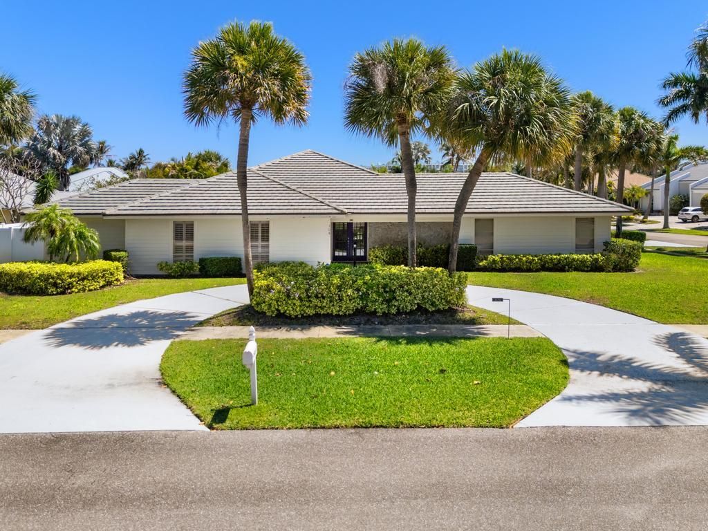 Photo of 108 Pegasus Drive, Jupiter, FL 33477 (MLS # B26008017)