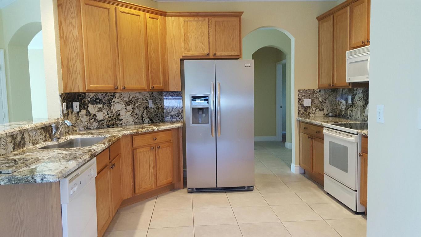 BANYAN TRAILS - Residential Lease