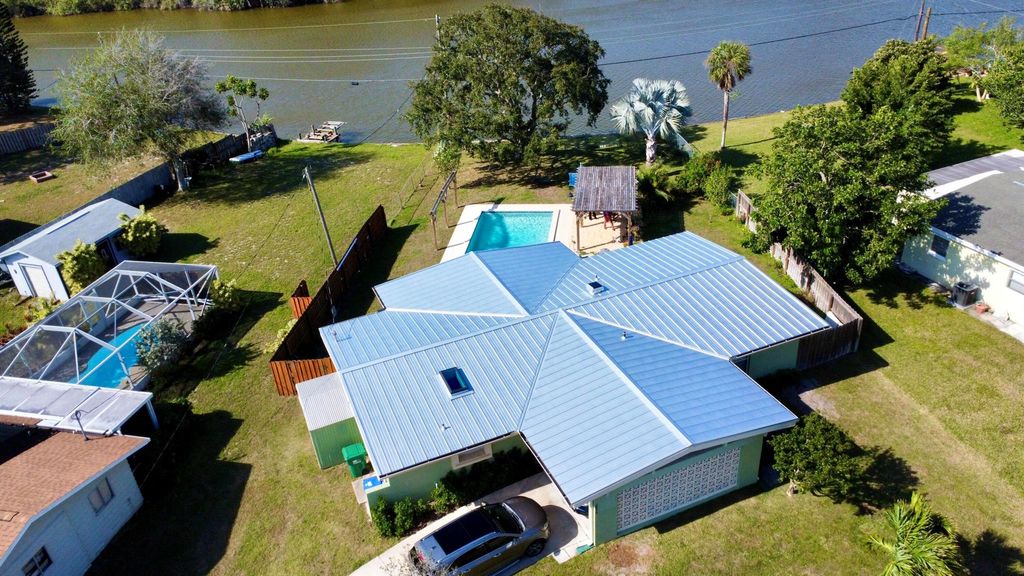 Photo of 886 Schumann Drive, Sebastian, FL 32958 (MLS # R11001208)