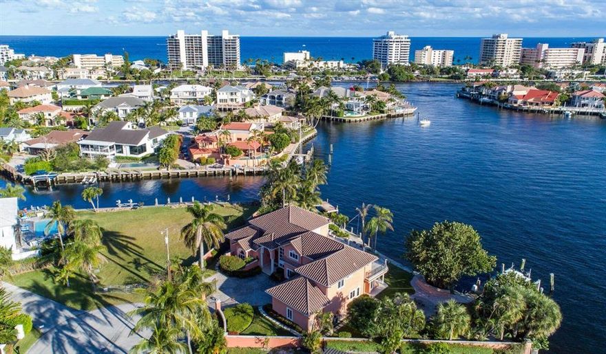 One-of-kind waterfront property with an amazing view of harbor and intracoastal. With 160 feet of waterfront to accommodate up to a 120ft yacht.