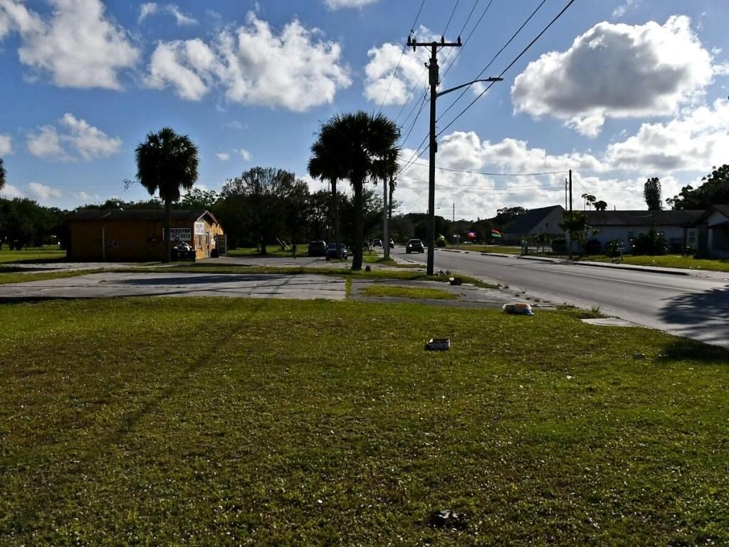 Photo of 708 N 13th Street, Fort Pierce, FL 34950 (MLS # R11126155)