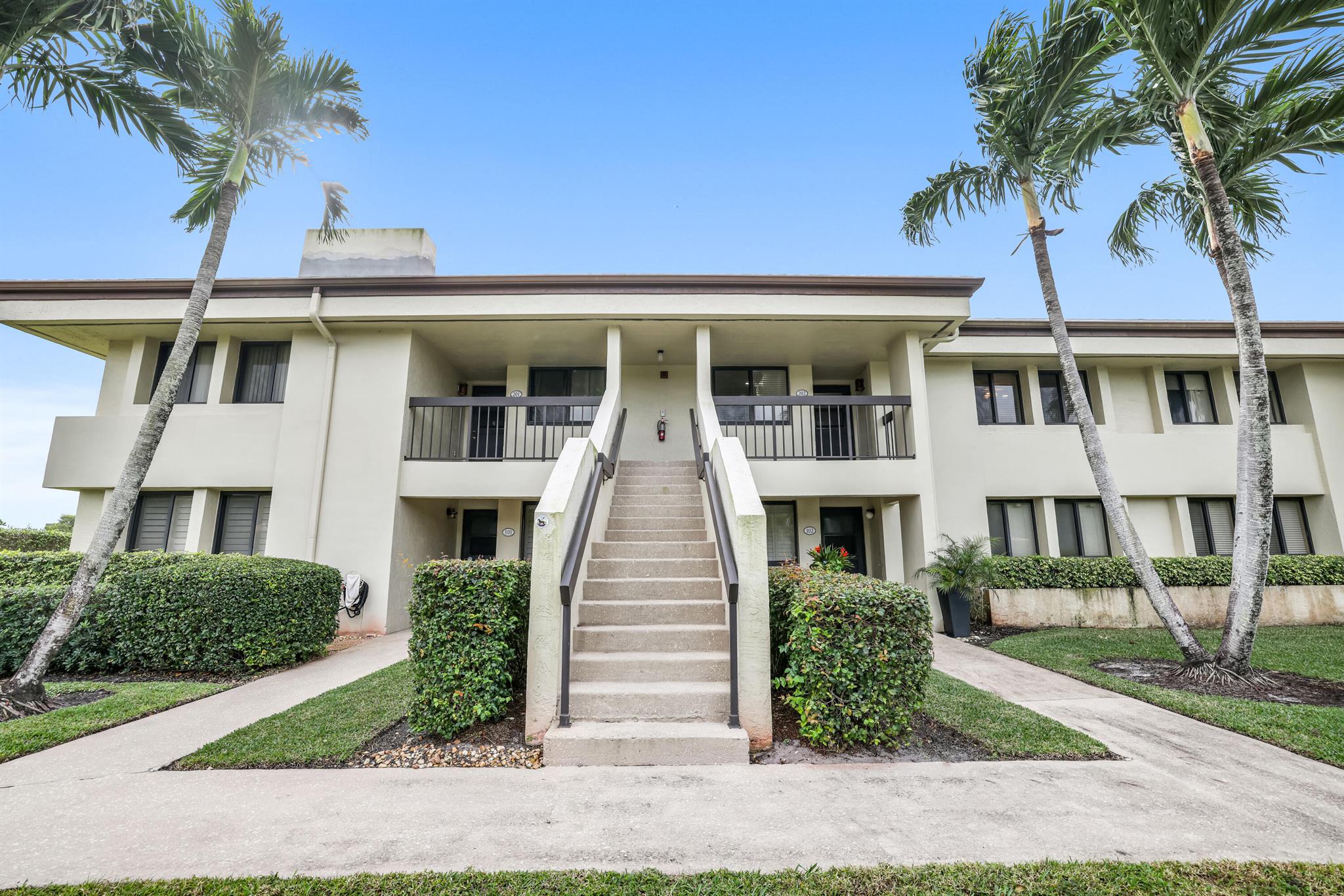 2840 Casa Way 202