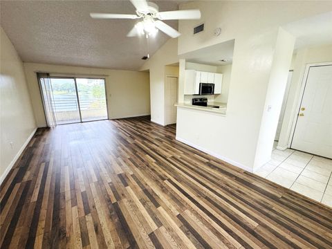 3405 NW 44th St 203 Lauderdale Lakes FL 33309