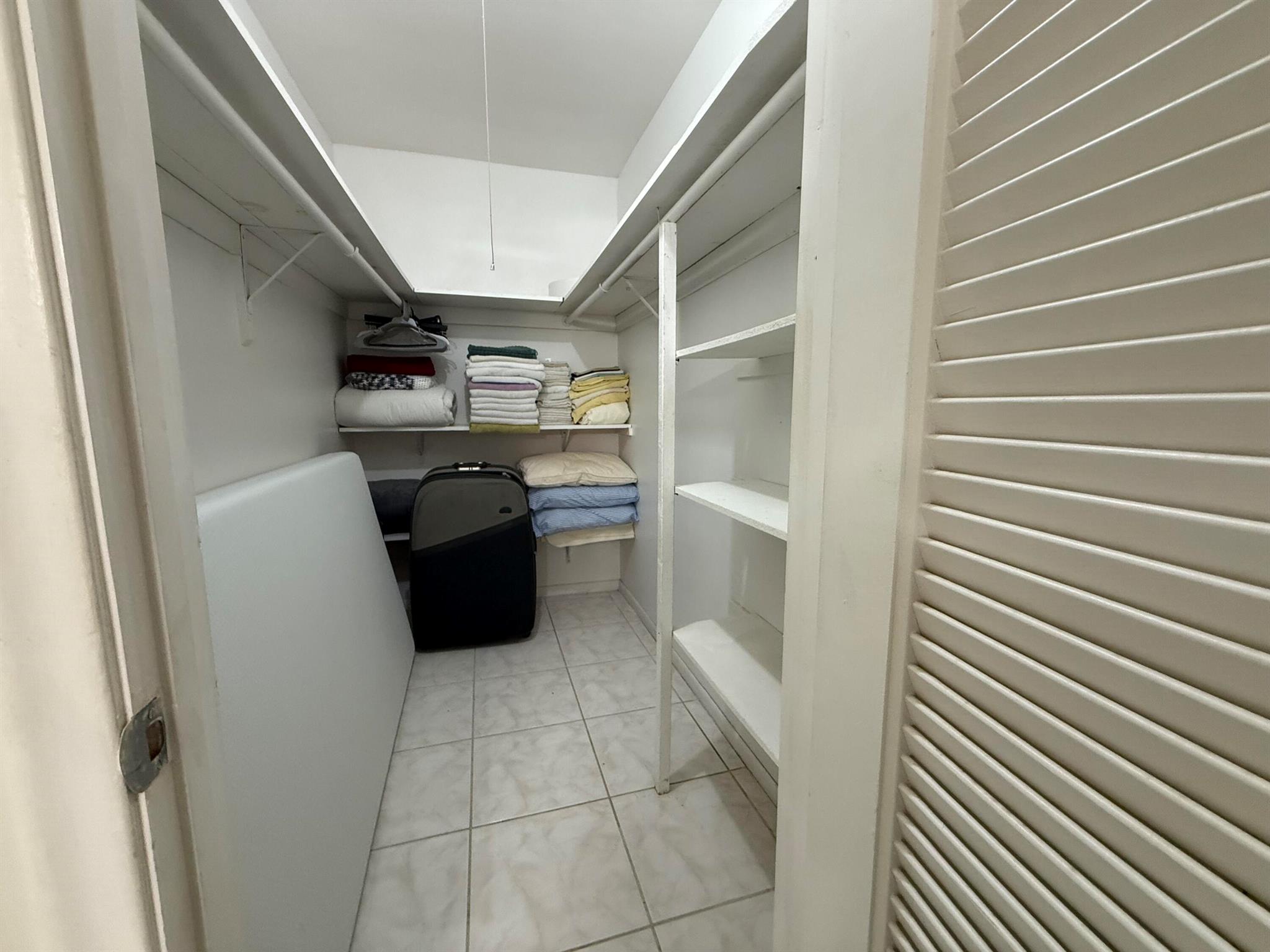 CENTURY VILLAGE NORWICH C - Residential Lease