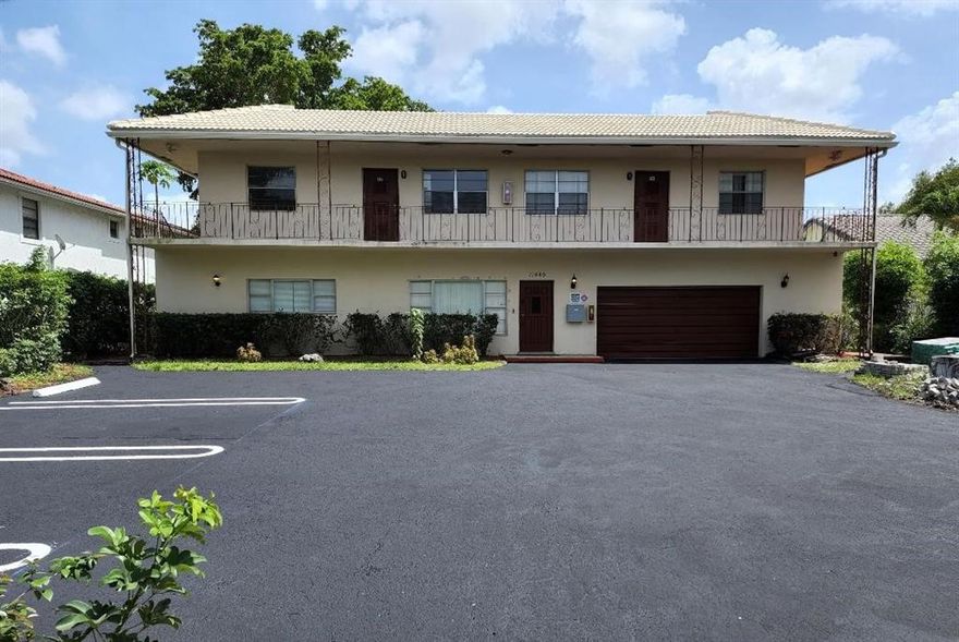 BEAUTIFUL 3/2 BATH TRIPLEX, LOCATED IN THE HEART OF CORAL SPRINGS. MOVE-IN CONDITION, NEW INTERIOR PAINT, STACKABLE WASHER, AND DRYER. THE PARKING LOT WAS RECENTLY REPAVED. BALCONY WITH CATWALK. THE UNIT IS LOCATED ON THE SECOND LEVEL OF THE TWO-STORY TRIPLEX. NO HOA.WALKING DISTANCE TO ELEMENTARY SCHOOL AND MIDDLE SCHOOL. CLOSE TO SHOPPING AND DINING. TEN MINUTES TO CORAL SQUARE MALL. BEAUTIFUL 3/2 BATH TRIPLEX, LOCATED IN THE HEART OF CORAL SPRINGS. MOVE-IN CONDITION, NEW INTERIOR PAINT, STACKABLE WASHER, AND DRYER. THE PARKING LOT WAS RECENTLY REPAVED. BALCONY WITH CATWALK. THE UNIT IS LOCATED ON THE SECOND LEVEL OF THE TWO-STORY TRIPLEX. NO HOA.WALKING DISTANCE TO ELEMENTARY SCHOOL AND MIDDLE SCHOOL. CLOSE TO SHOPPING AND DINING. TEN MINUTES TO CORAL SQUARE MALL.