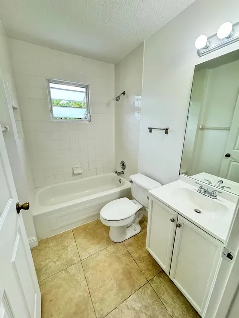 2807 Veronia Drive Unit 106, Palm Beach Gardens, FL MLS: R10999179