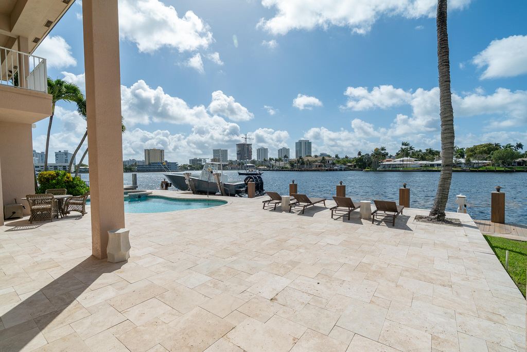 Photo of 2500 SE 7th Drive, Pompano Beach, FL 33062 (MLS # B26016329)