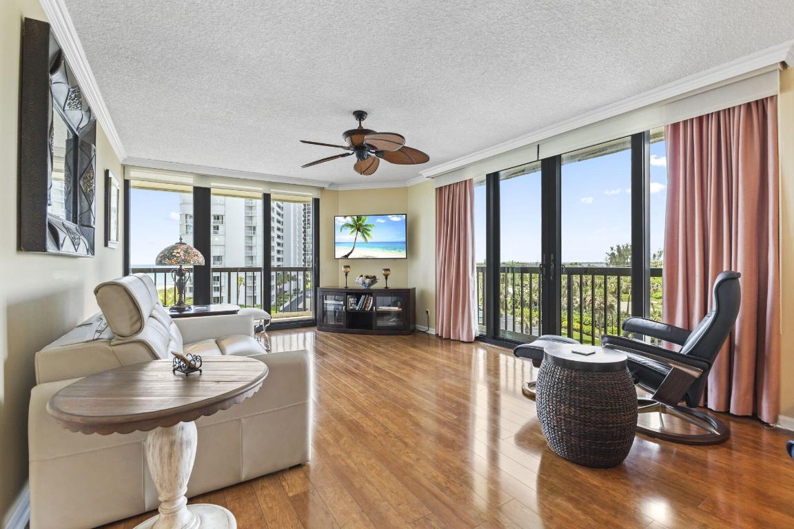 ISLANDIA I CONDOMINIUM - Residential