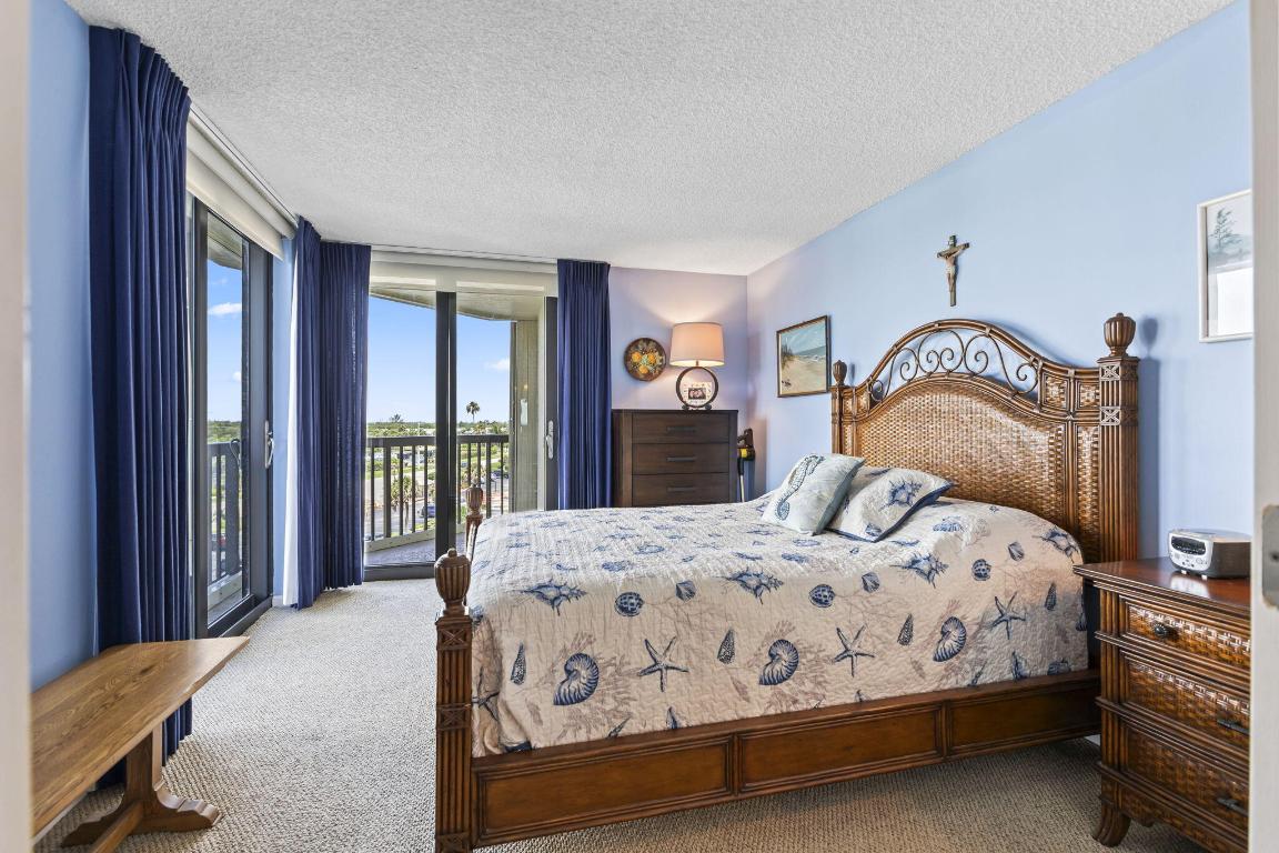 ISLANDIA I CONDOMINIUM - Residential