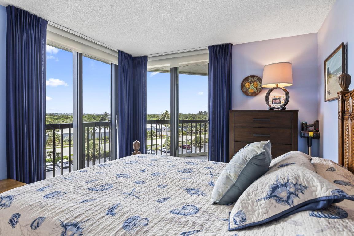 ISLANDIA I CONDOMINIUM - Residential