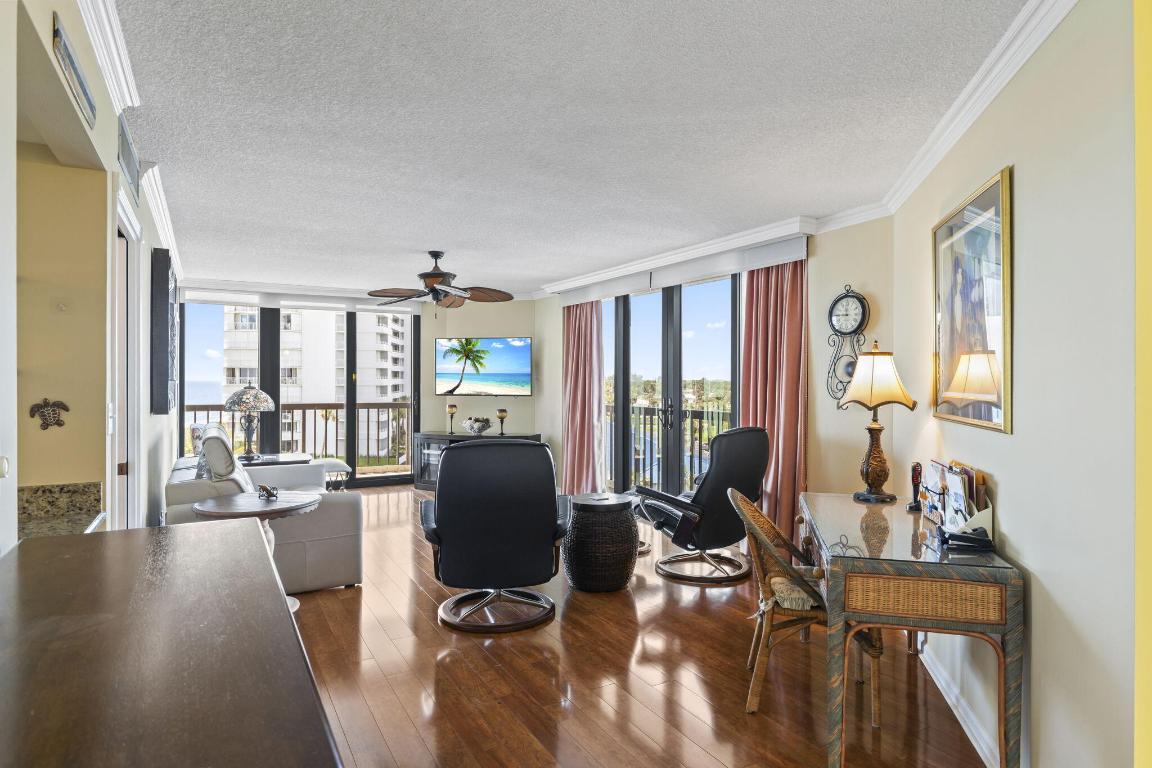 ISLANDIA I CONDOMINIUM - Residential