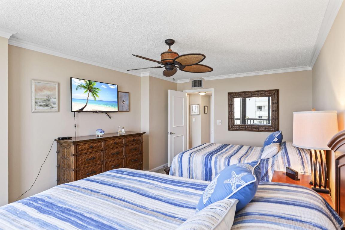 ISLANDIA I CONDOMINIUM - Residential