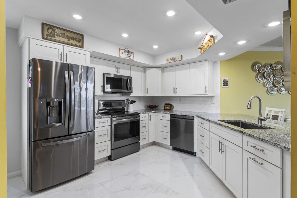 ISLANDIA I CONDOMINIUM - Residential