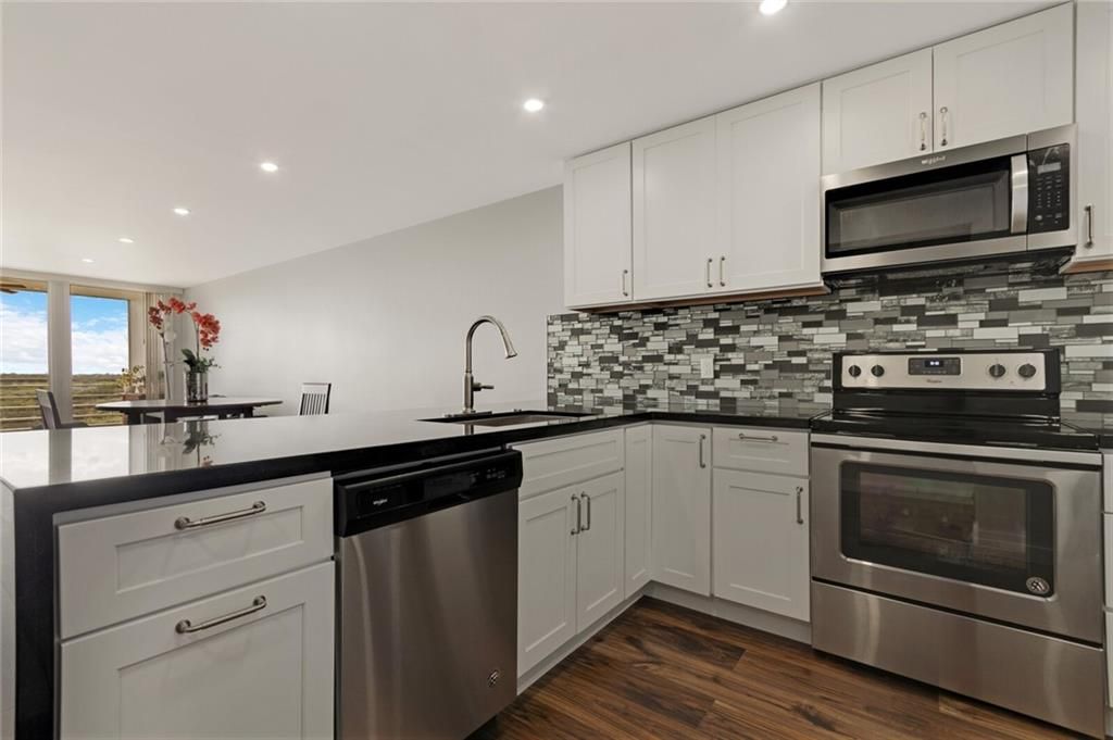 Photo of 605 Oaks Dr #902, Pompano Beach, FL 33069 (MLS # F10336611)