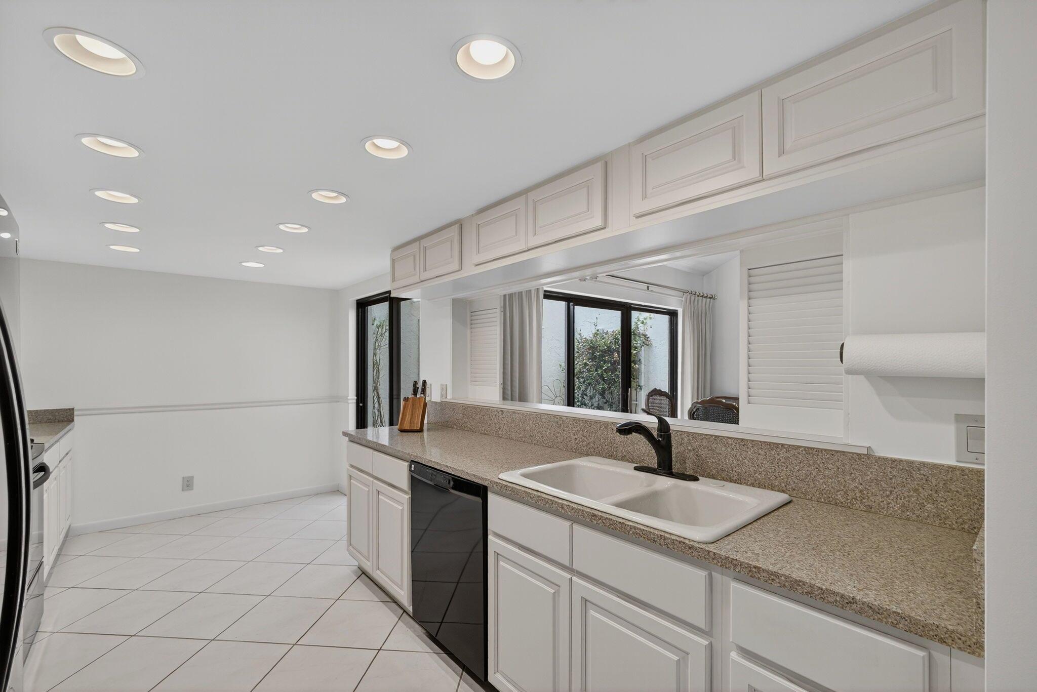 CROSSWINDS AT JONATHANS L - Residential Lease