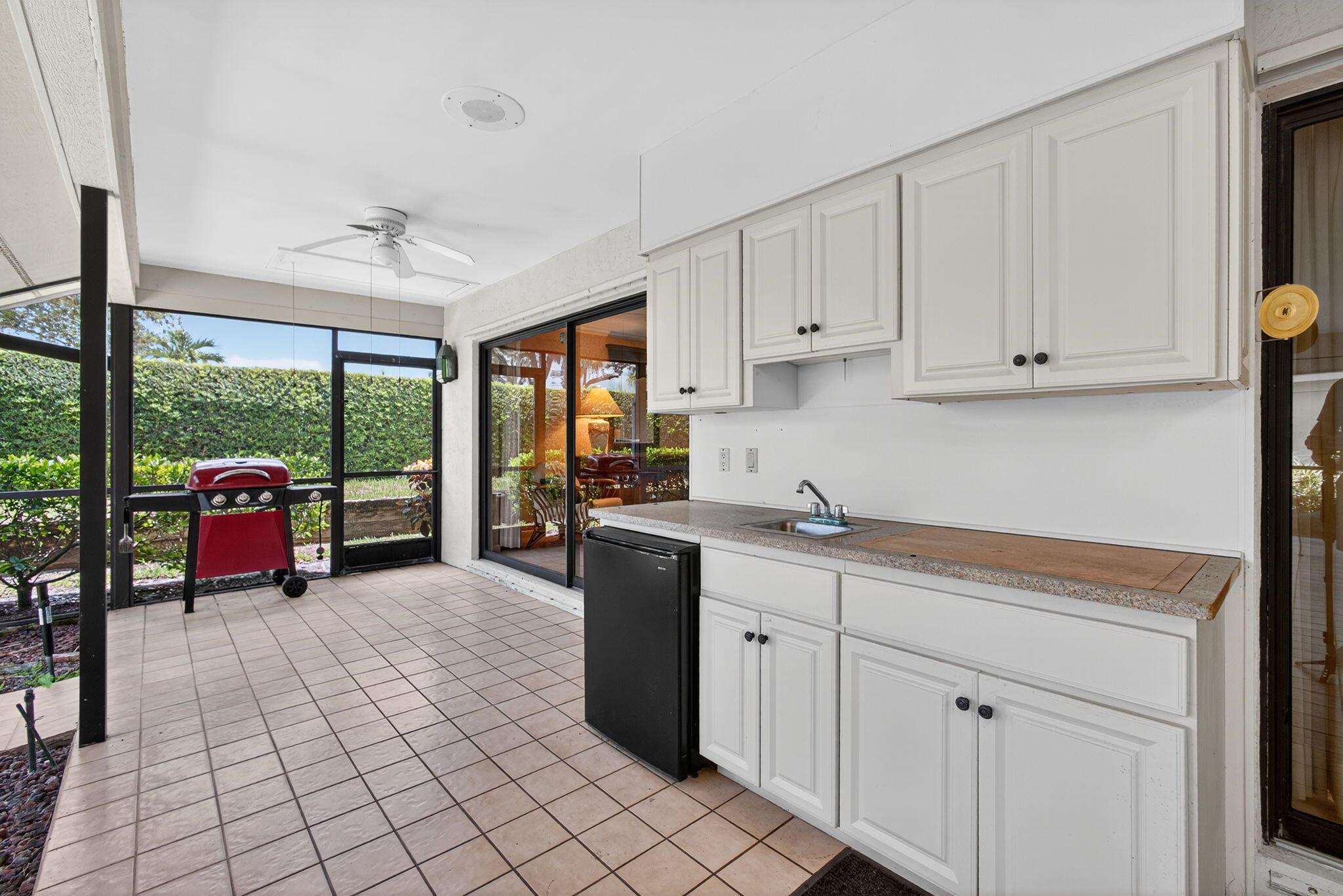 CROSSWINDS AT JONATHANS L - Residential Lease