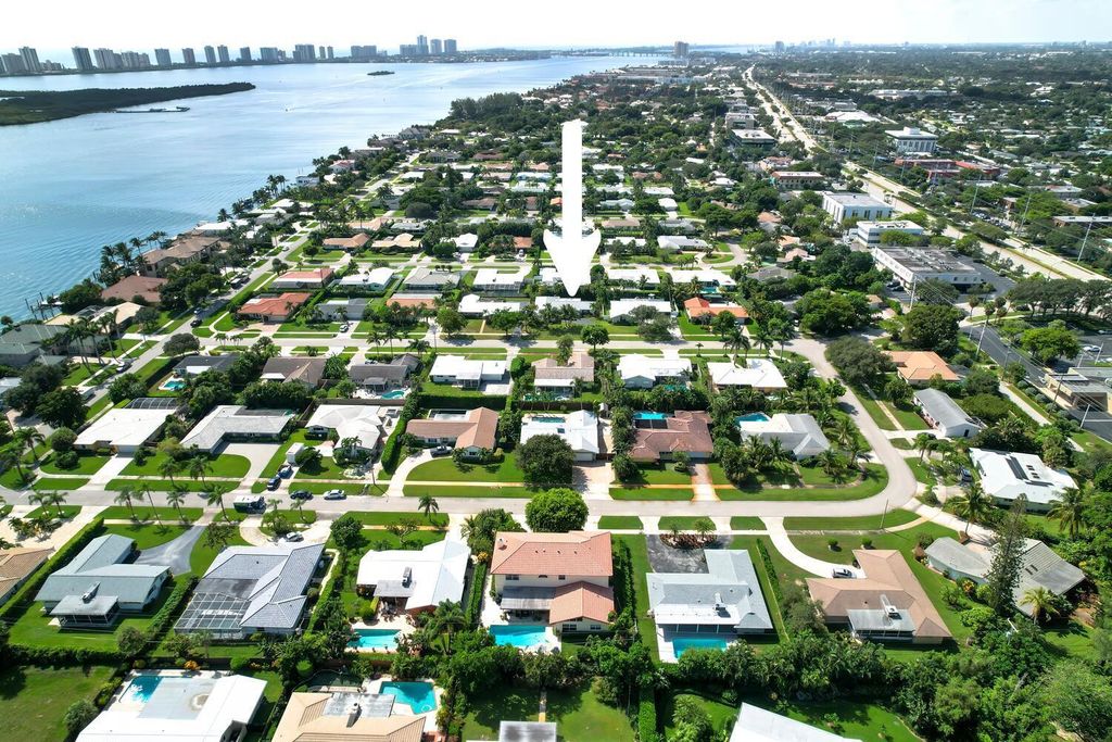 Photo of 124 Anchorage Drive N, North Palm Beach, FL 33408 (MLS # R11039970)