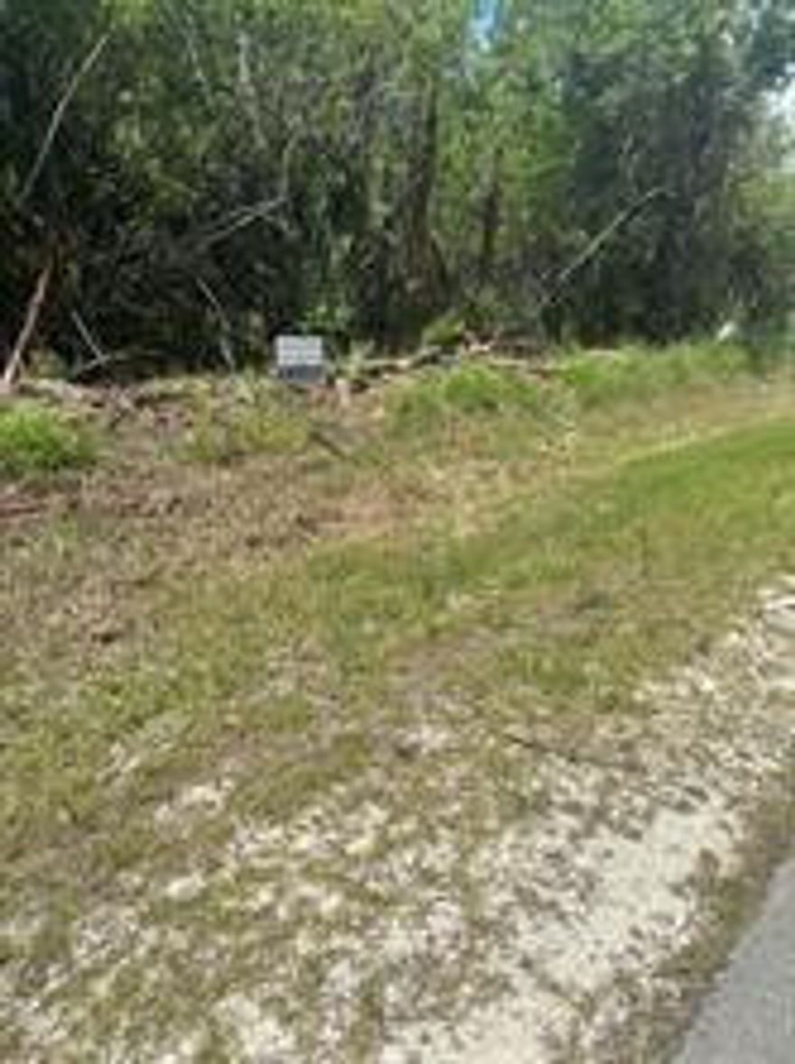 2.72 Acres VACANT LAND ON SOUTHEAST 10 AVE OFF DESOTO BLVD ON A DEAD-END STREET, POSSIBIBILTY OF SOME WET LAND, BUYER TO CONDUCT ALL INSPECTIONS, LISTING AGENT DOES NOT HAVE NO WRITTEN REPORT TO SHARE, WE RECOMENDED BUYER TO PERFORM DUE DELIGENCE AND THEIR OWN ENVEIRMENTAL STUDY, SELLER IS SELLING AS IS ,180X630 LOT  (113400 sq ft) IN A RESIDENTIAL AREA OF GOLDEN GATE ESTATE UNIT 84