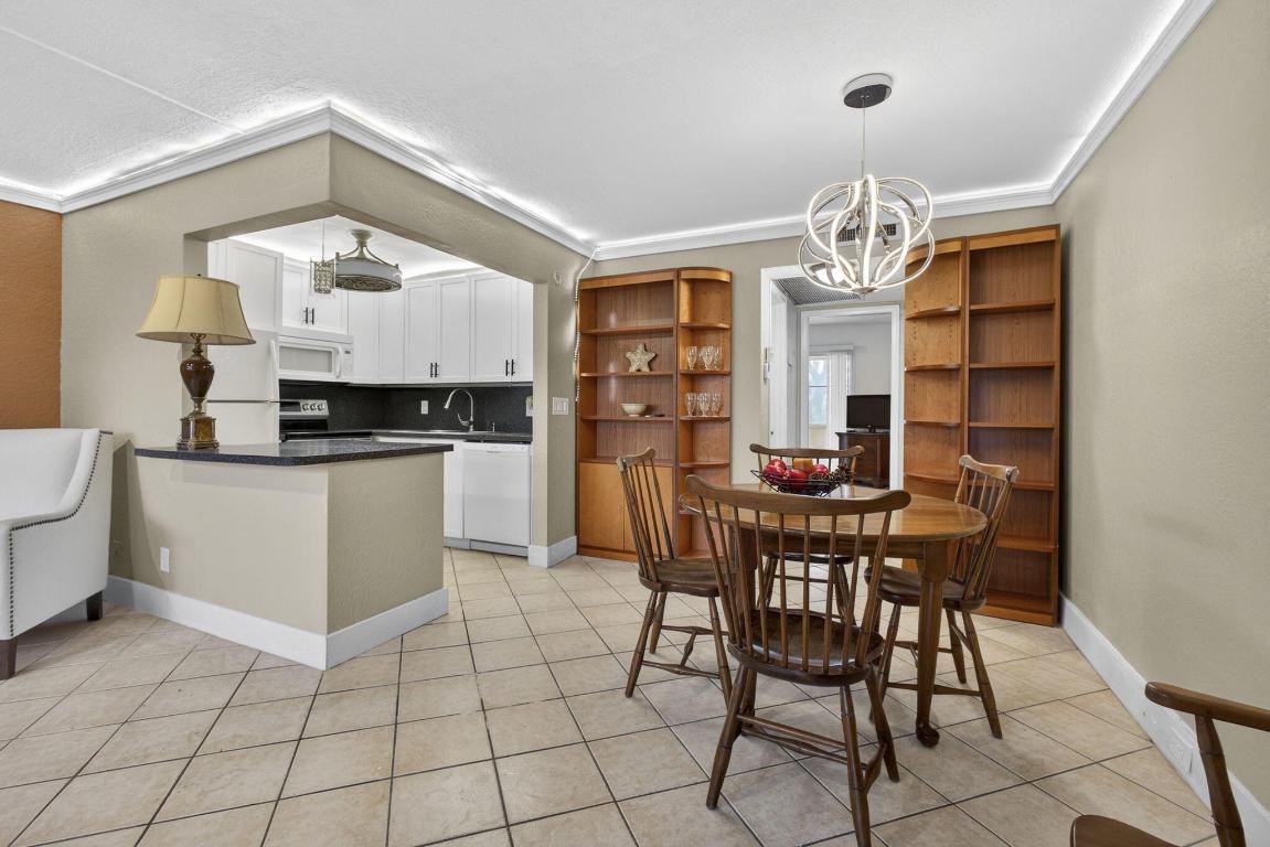 SOUTHAMPTON CONDO - Residential