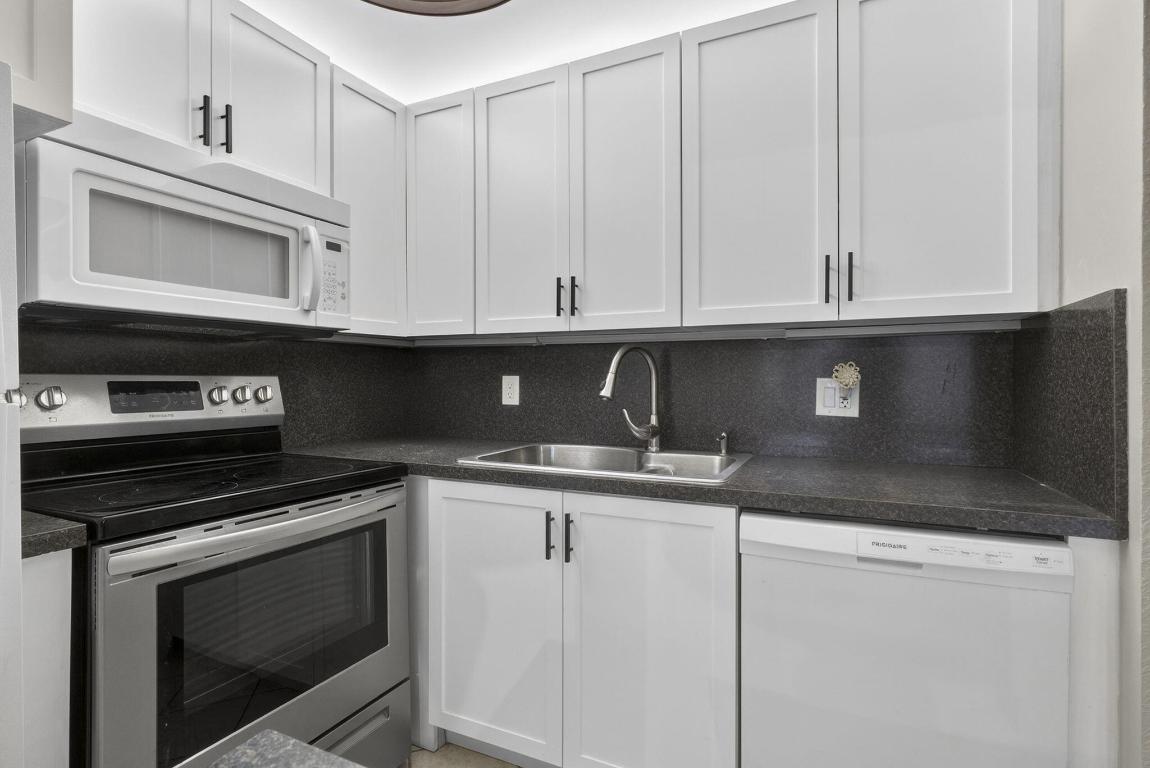 SOUTHAMPTON CONDO - Residential