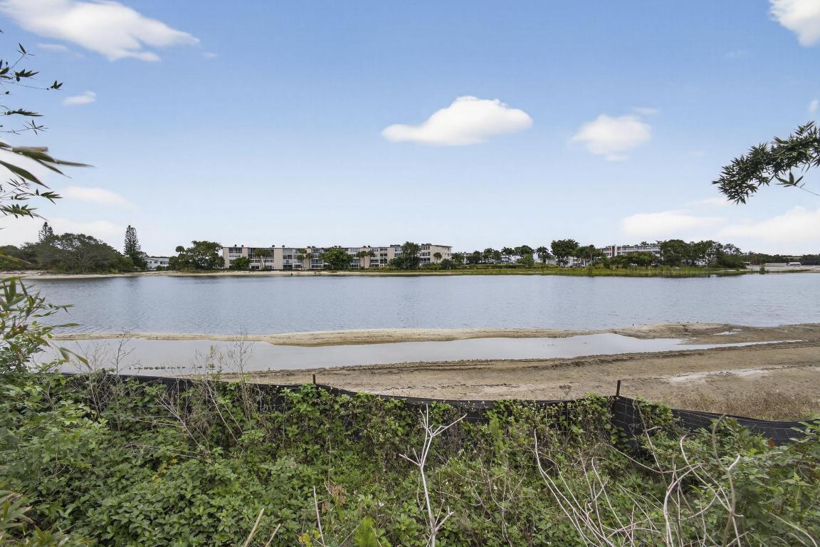 SOUTHAMPTON CONDO - Residential