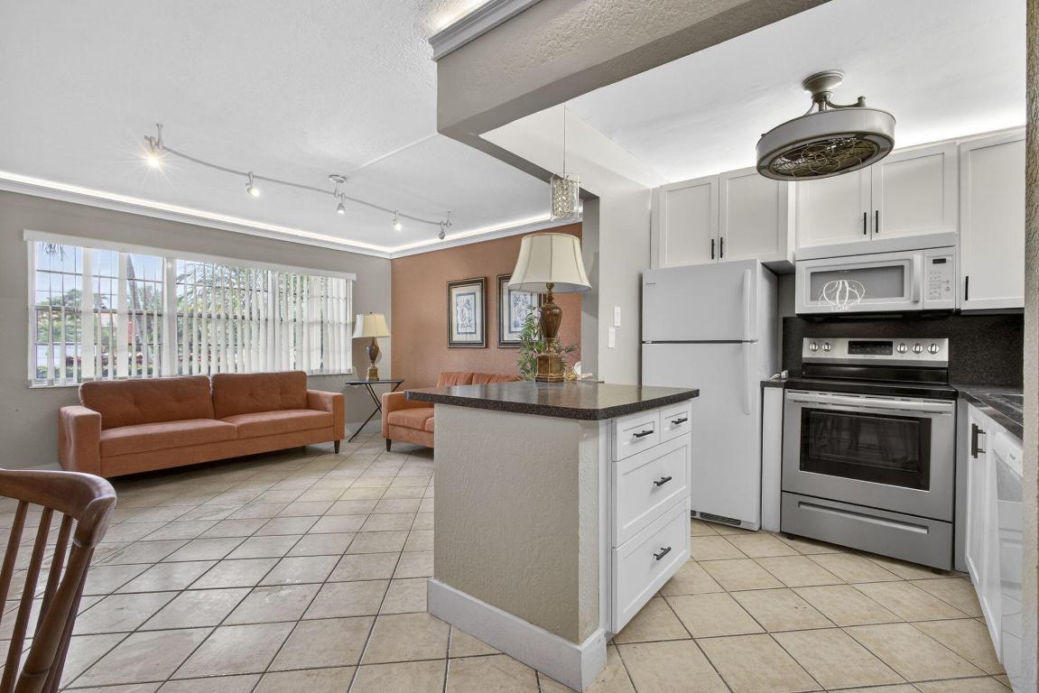 SOUTHAMPTON CONDO - Residential