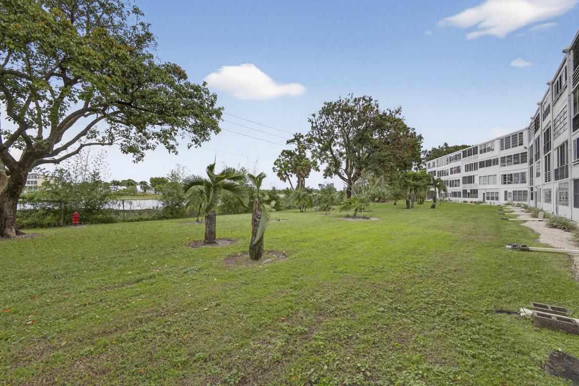 SOUTHAMPTON CONDO - Residential