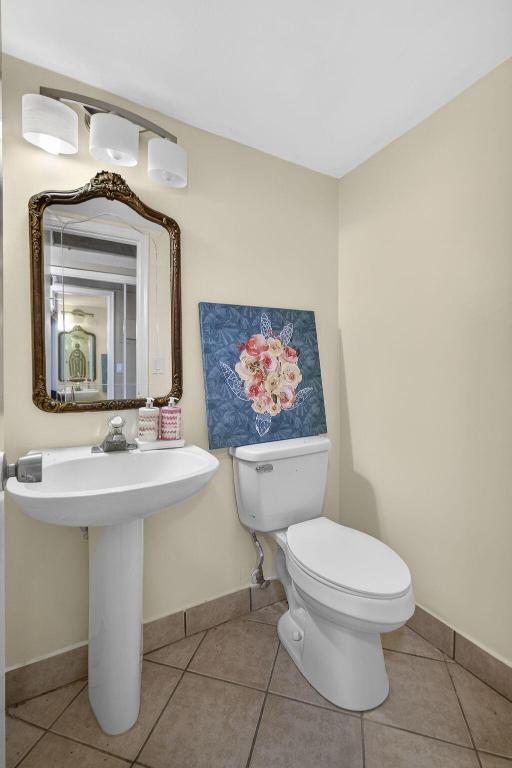 SOUTHAMPTON CONDO - Residential