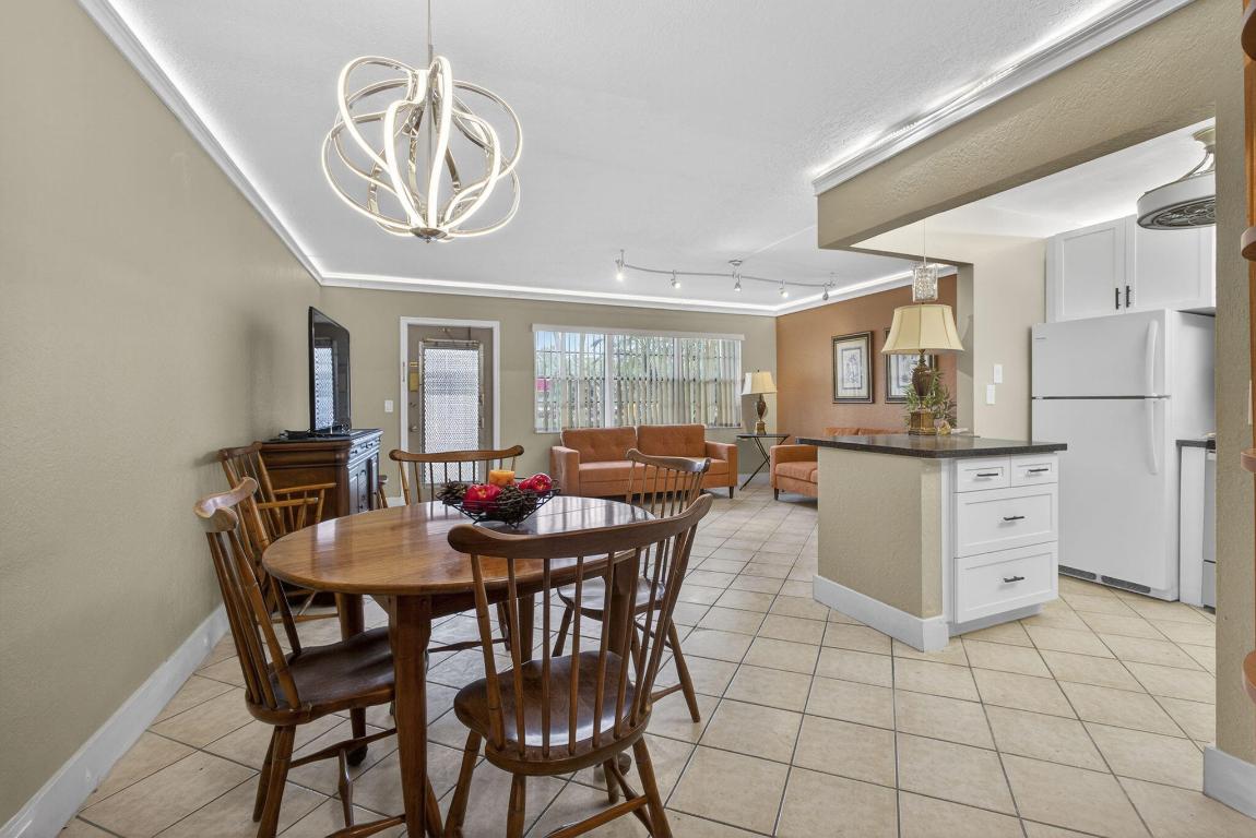 SOUTHAMPTON CONDO - Residential