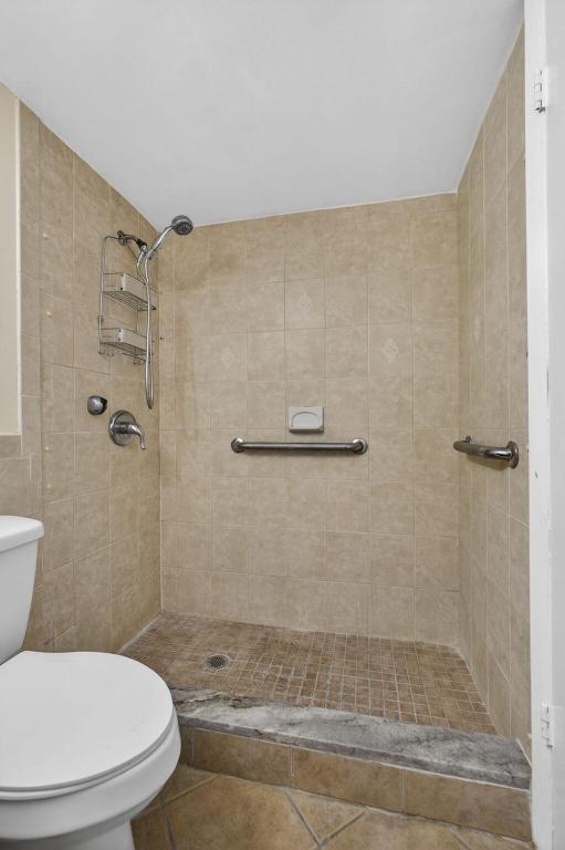 SOUTHAMPTON CONDO - Residential