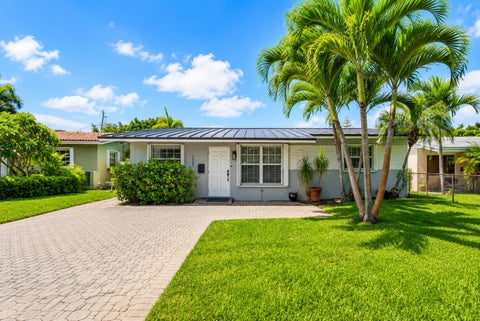 Photo of 121 NE 55TH Street, Oakland Park, FL 33334 (MLS # B26058555)