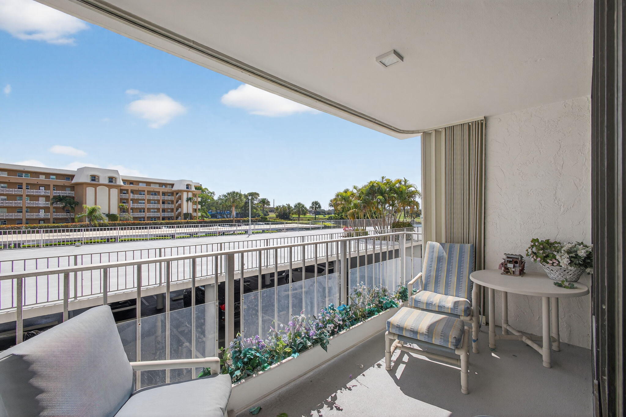 GEMINI CONDO - Residential