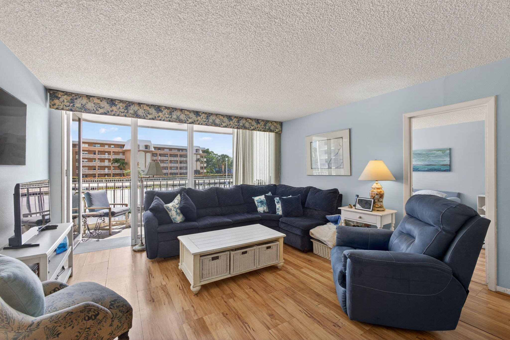 GEMINI CONDO - Residential