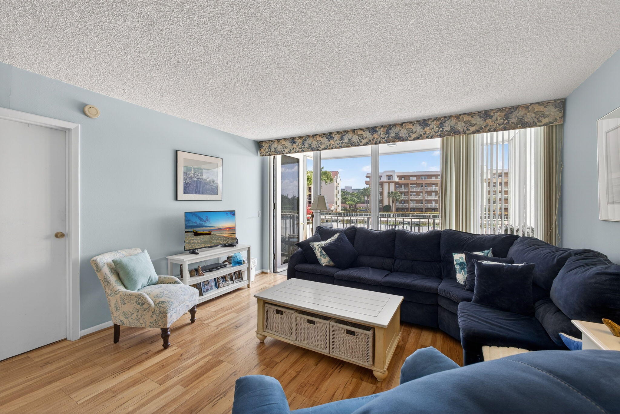 GEMINI CONDO - Residential